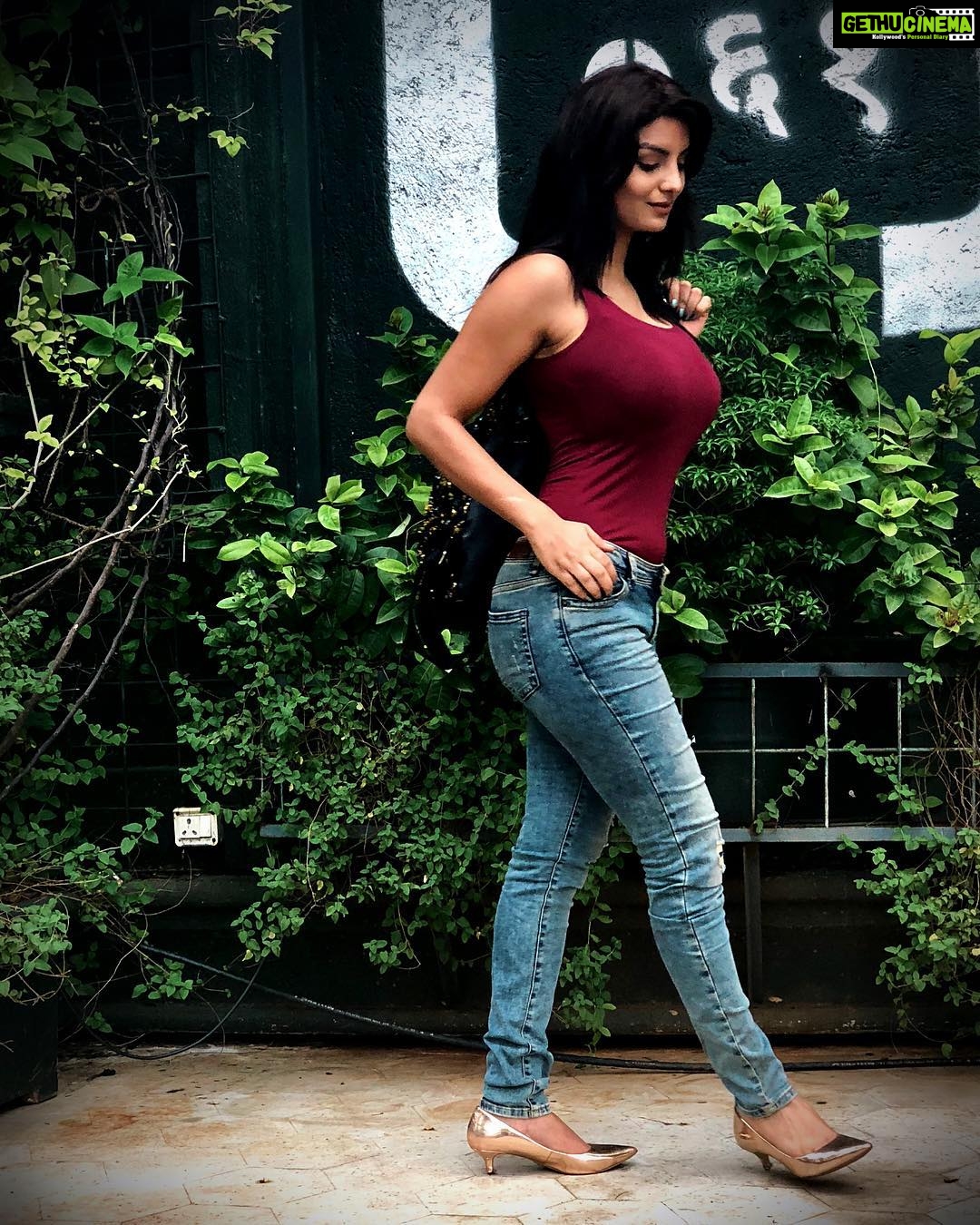 Anveshi Jain Instagram - U N A P O L O G E T I C in my Evolution! #transformation #is #sexy. #proud #grateful #changeisgood . Versova Social