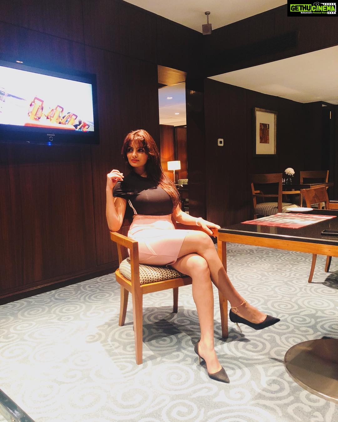 Anveshi Jain Instagram - #posing #practice