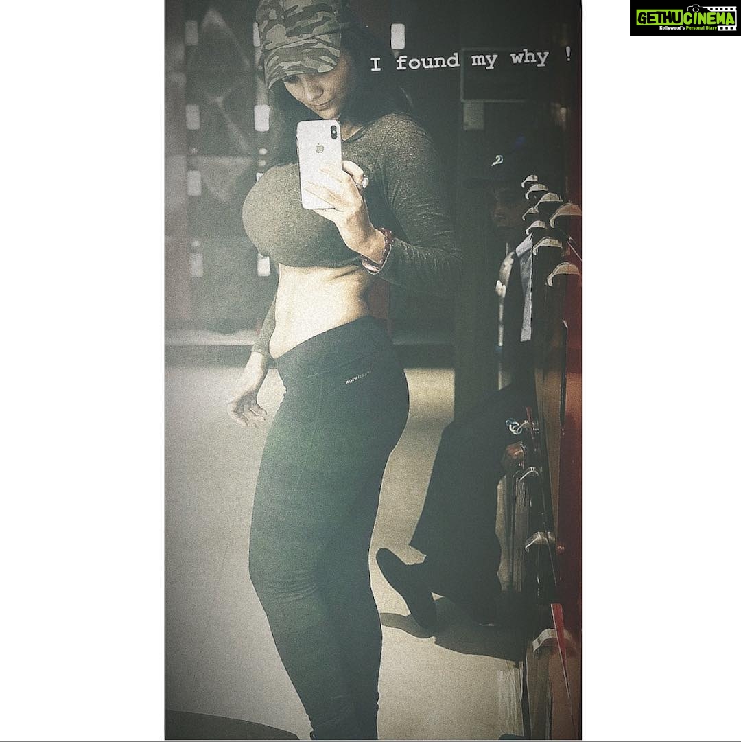 Anveshi Jain Instagram - So that I can be the girl in the gym that looks like she doesn’t need to be there . #dicipline #workoutmotivation #chiseled #bodytransformation #48fitness #gymlife #transformation 48 Fitness
