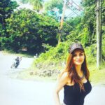Anveshi Jain Instagram - एंड आफ़्टर धिस शॉट , गाइज़ आन बाइक फ़ेल डाउन ! लूक At the इंक्लिनेशन । 🤣