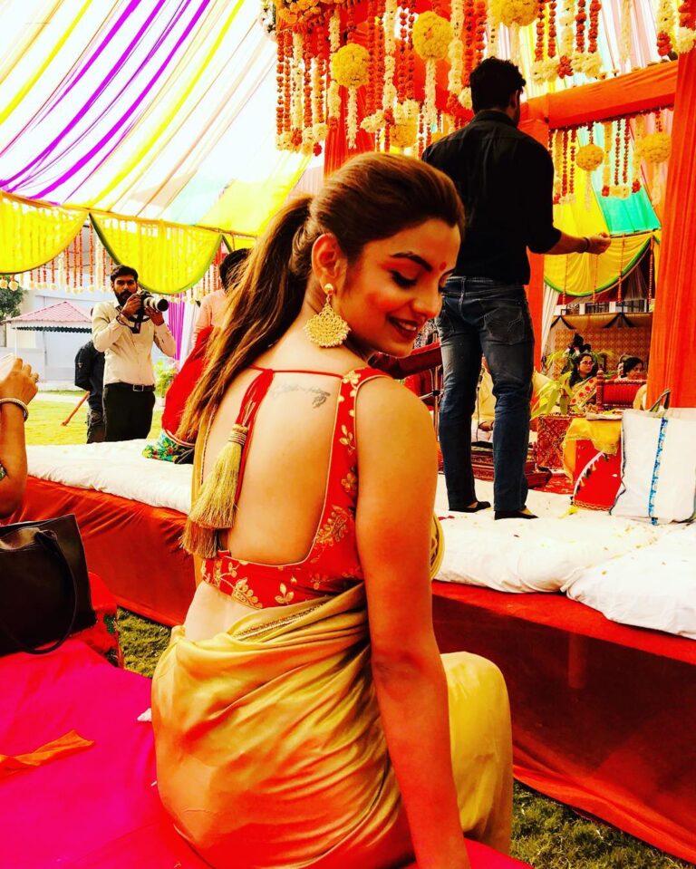 Anveshi Jain Instagram - Wedding vibes. Outfit designed by @namrata.jani22 & jewellery &styled by @sairaawasthi .#gold&red #everlastingcombination Bhopal, Madhya Pradesh