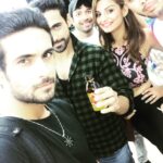 Anveshi Jain Instagram - Missing you guys .@sanampuri @venkysbass @keshavdhanraj @nadeem.azab @samarpuri @sanamstagram #sanamband #goodtimes #huahingang at our favourite hangout place Seven Eleven บ่อพลับ