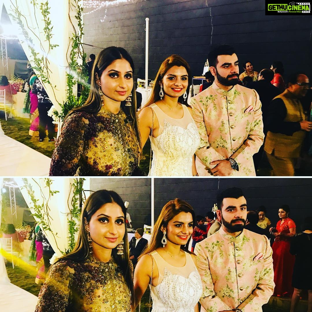 Anveshi Jain Instagram - धिस इस व्हात हैपेंज़ वेन यू हैव टू कैमराs ऑन यू । ईस्ट- वेस्ट “करन-अंकिता “ इज़ दाँ बेस्ट। Marriott Suites Pune