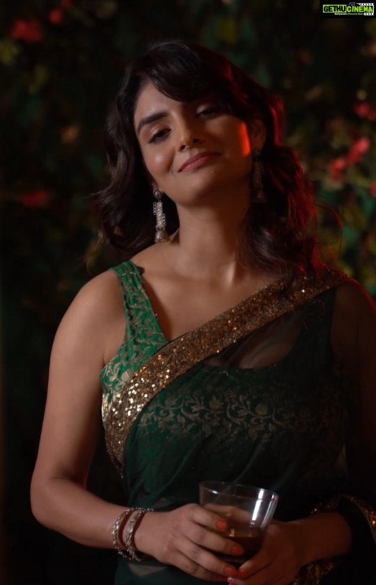 Anveshi Jain Instagram - Kya Rehana ko milega umeed se zyaada pyar ya tutega uska vishwas? Pyar me miley dhokhe ki iss daastaan ko janne ke liye dekhein Tera Chhalaava only on Hungama Play. Watch the first episode for free. @vedikabhandari @impleahuja @anveshi25 @nish.shan @sapnachoubisa @raysumanto @kailash_bharadwaj @ishitatrivedi_official @theislanders.studio208 @alokpunjani @varad_khare_music #HungamaPlay #entertainment #hungama #watch #watchnow #trust #dhoka #pyar #thriller #Chhalaava #zindagi #TeraChhalaava #suspense #livenow #streaming #love