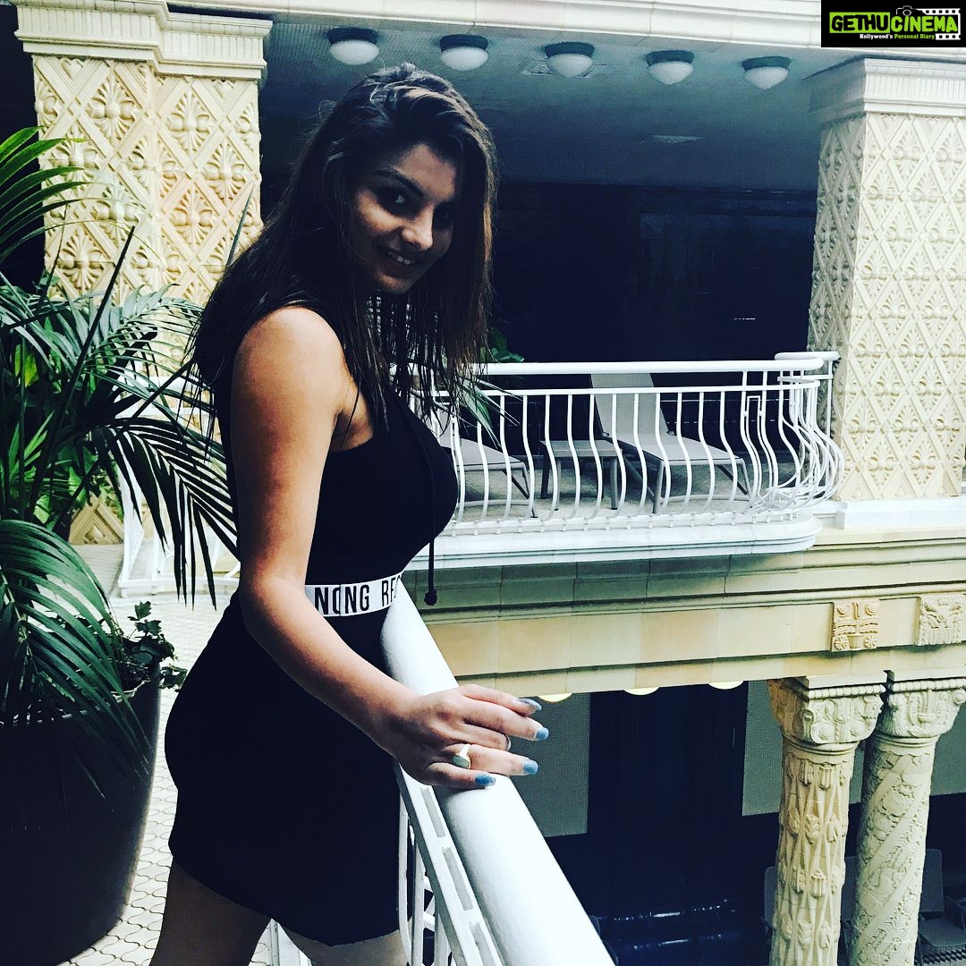 Anveshi Jain Instagram - #gellert #gellertbaths Gellért Thermal Baths