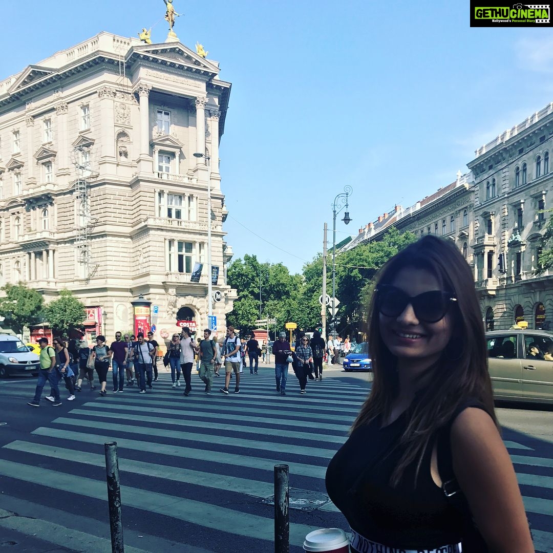 Anveshi Jain Instagram - #gellert #gellertbaths Gellért Thermal Baths