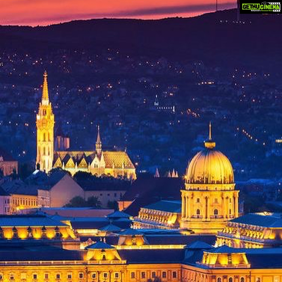 Anveshi Jain Instagram - Reasons why you should plan to go to Budapest ,Right now ! #budapest #hungary #hungary_gram #kingsquare #streetstyle #streetchic #ankerstreet #citadella