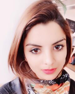 Anveshi Jain Instagram - Its not as easy as it looks to travel solo but i m proud i spent one evening in paris . It was literally for Effiel Tower that i had in my list since long. So lunch in budapest , dinner at paris ,brunch in istanbul . Last stop Dubai .. cant wait to go back to india now. I Miss it Istanbul, Turkey