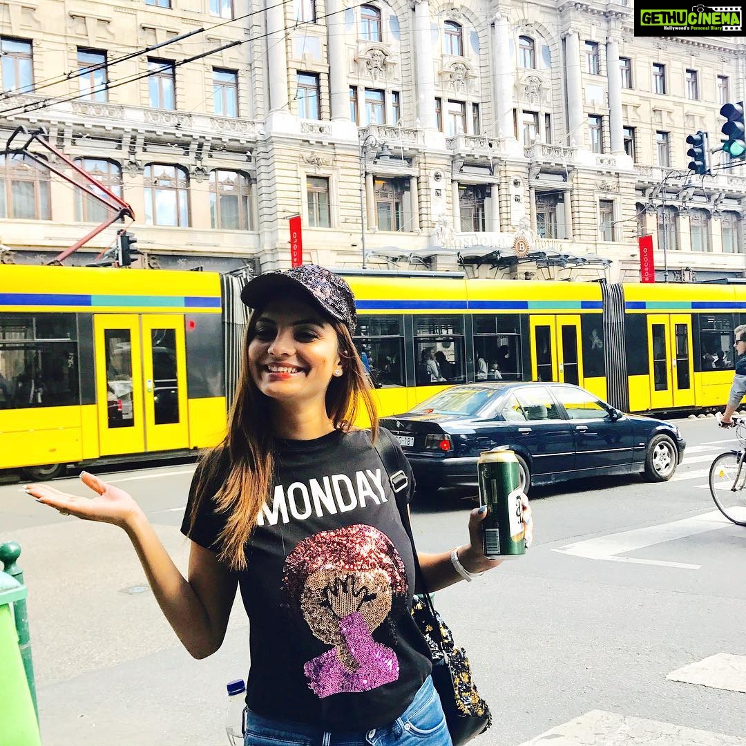 Anveshi Jain Instagram - So my mondays aint like my T-shirt馃う鈥嶁檧锔忦煉乶ever ! Gong Caf茅 2 pressz贸