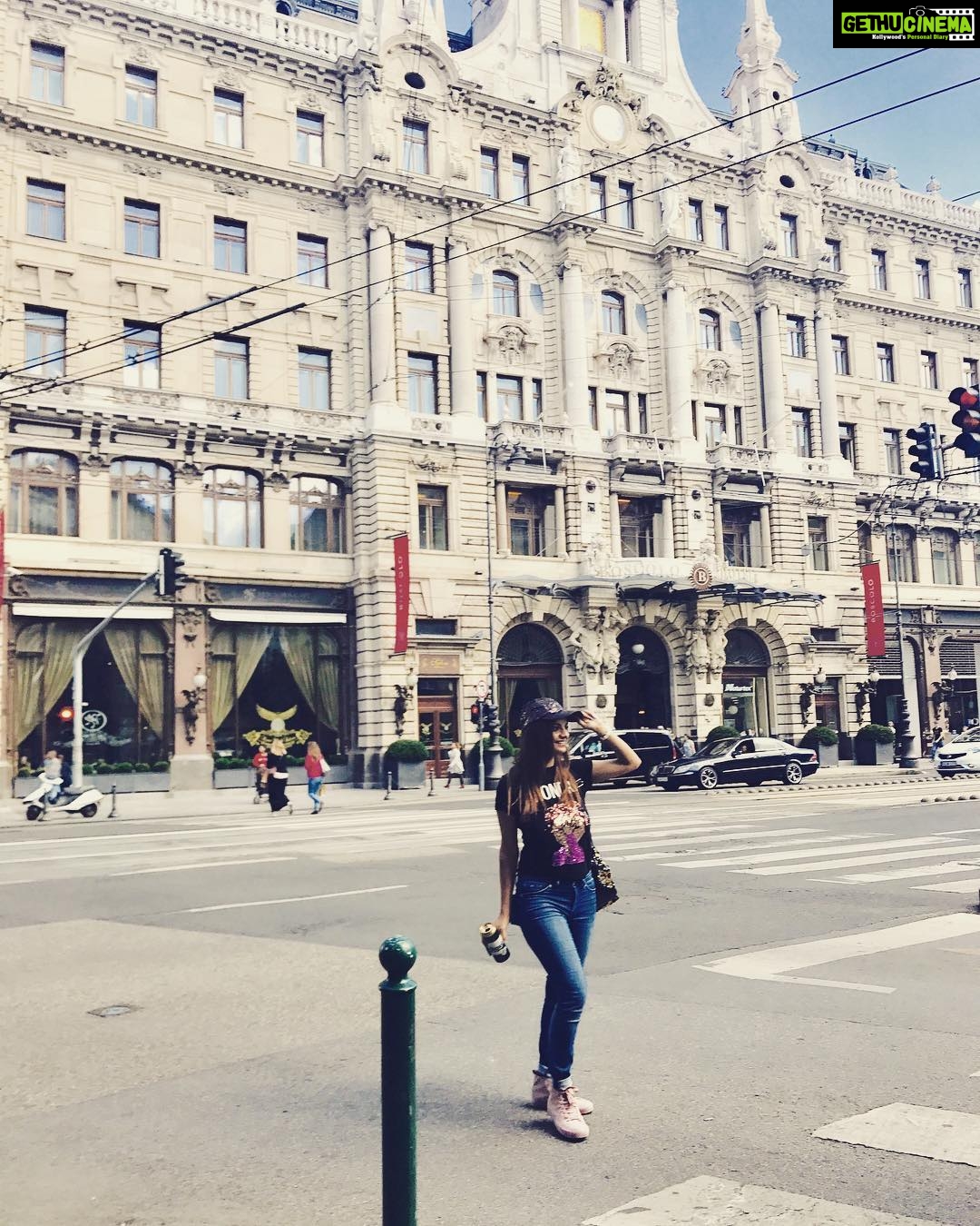 Anveshi Jain Instagram - Such a lovely pic this is. ❤️ Budapest Cafe New York