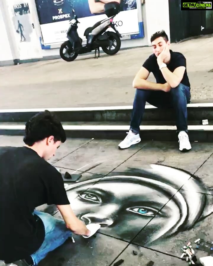 Anveshi Jain Instagram - 💓#art #incredible#berlinwall #germany #peoplescreatives #lifeart #talented #peoplefromtheworld Berlin Wall, Mühlenstraße 5