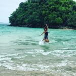 Anveshi Jain Instagram - To all the girls with their heads in the clouds.🌤and feet above the ground. #live #dontsurrender #high #life #solo #travel #fly #instagram #instagrammer #travelphotography #islandgirl #island #blue #turquoise #beach #beachparty @pranjal_kjain_new Ko Poda
