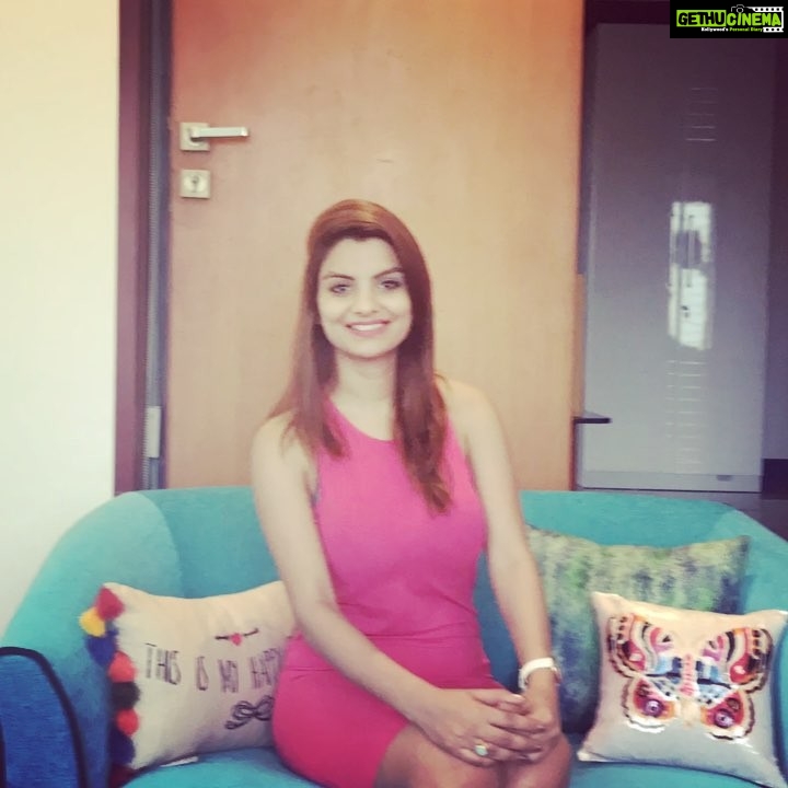 Anveshi Jain Instagram - Something's been cooking.. new blog guys ! Stay tuned for the latest videoblog##blogger #psychology facts#peoplehacks #staytuned