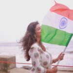 Anveshi Jain Instagram - Happy 75th Independence Day ✨✨✨💝 Shot by - @seventhheavenweddingco . . . . . . #happyindependenceday #75thindependenceday #proud #indian #75thindependenceday🇮🇳 Mumbai - मुंबई