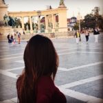 Anveshi Jain Instagram – Reasons why you should plan to go to Budapest ,Right now ! #budapest #hungary #hungary_gram #kingsquare #streetstyle #streetchic #ankerstreet #citadella