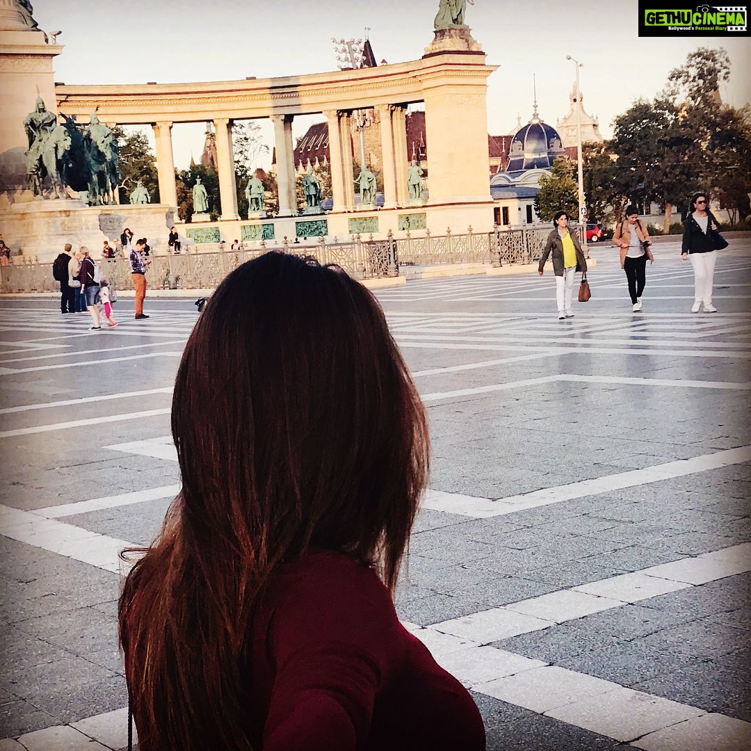 Anveshi Jain Instagram - Reasons why you should plan to go to Budapest ,Right now ! #budapest #hungary #hungary_gram #kingsquare #streetstyle #streetchic #ankerstreet #citadella