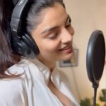 Anveshi Jain Instagram - Tune jo na kaha .. . . . . . #song #reels #love #recording #singing #reelsinstagram #instagood India