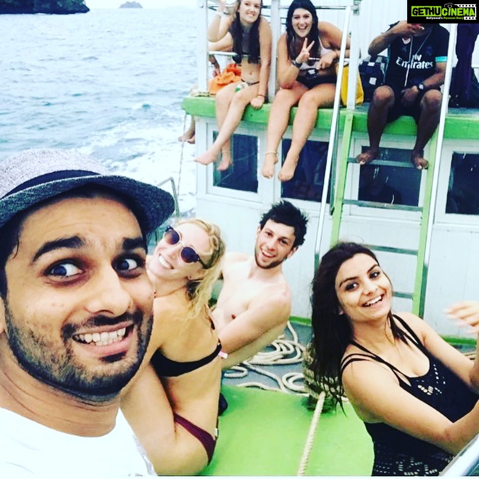 Anveshi Jain Instagram - One right person is all it takes to make all the difference.These pictures pretty well explain our bond .