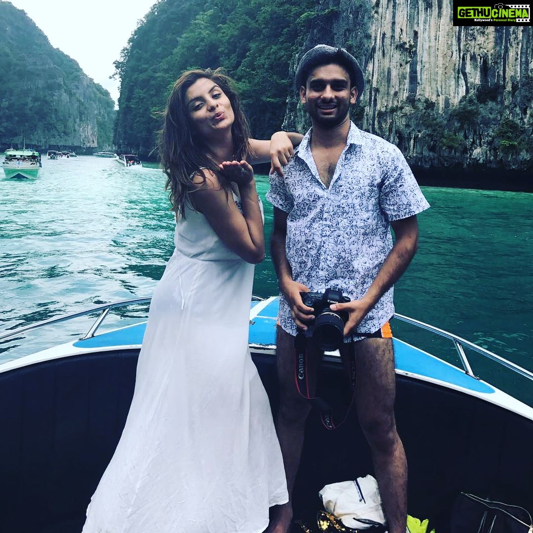 Anveshi Jain Instagram - One right person is all it takes to make all the difference.These pictures pretty well explain our bond .
