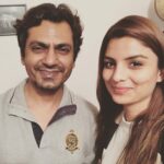 Anveshi Jain Instagram - Babu moshay! " you are a living box of life experiences". I don't sugarcoat things but being from a small town i can relate to too many grounds,depths and versatility in humans, if observered closely. You make me feel even prouder to be a small towner. Having mentor like you , i am going places. Your life incidences are the most interesting. And the way you 'shop for life ' is incredible :) Ps: i finally took a picture with a sweet note for my dad as he adores u much .