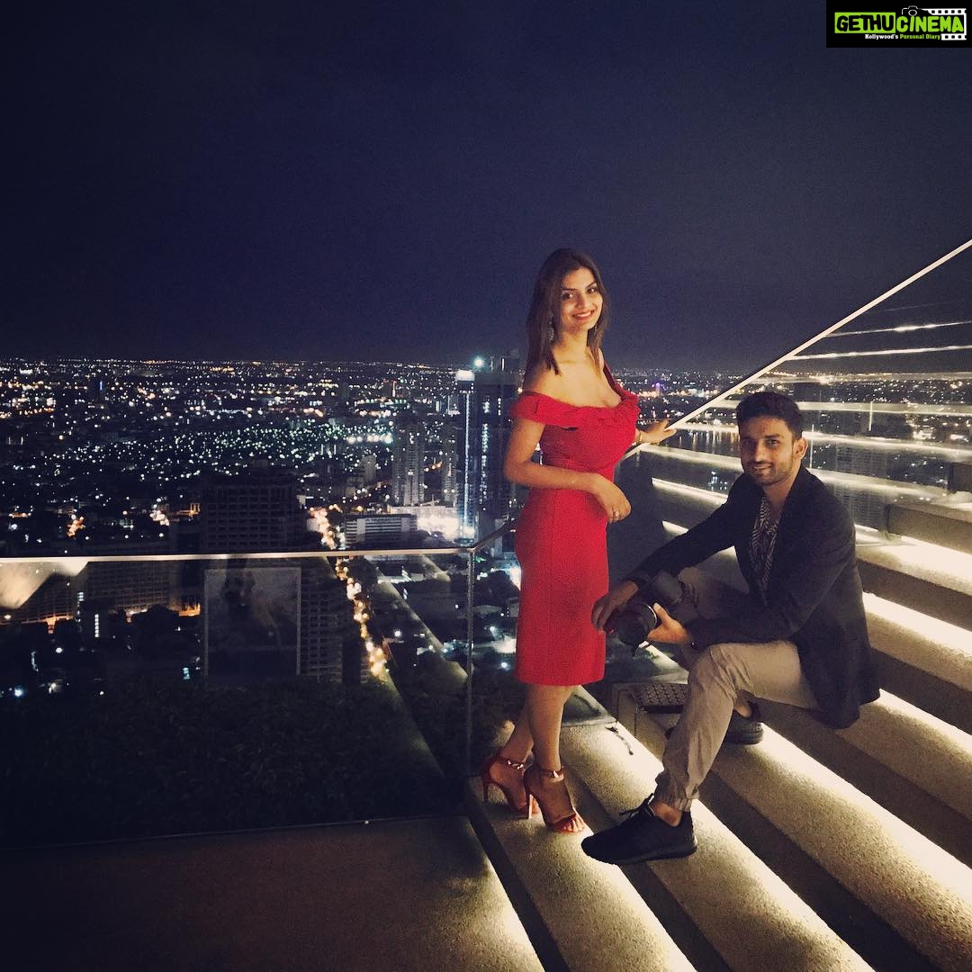 Anveshi Jain Instagram - 💛 Sirocco Restaurant