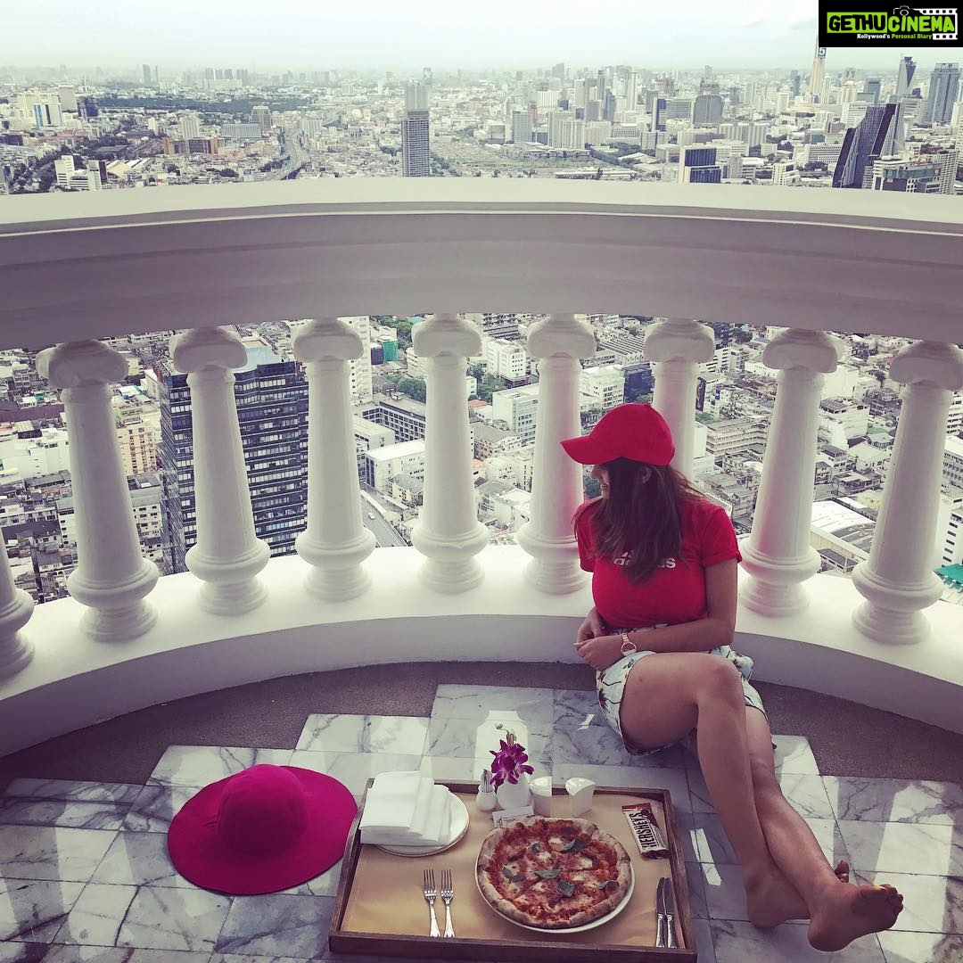 Anveshi Jain Instagram - Drop an emoji that works best for this picture 😀PS- shot by my very talented boy @pranjal_kjain lebua at State Tower
