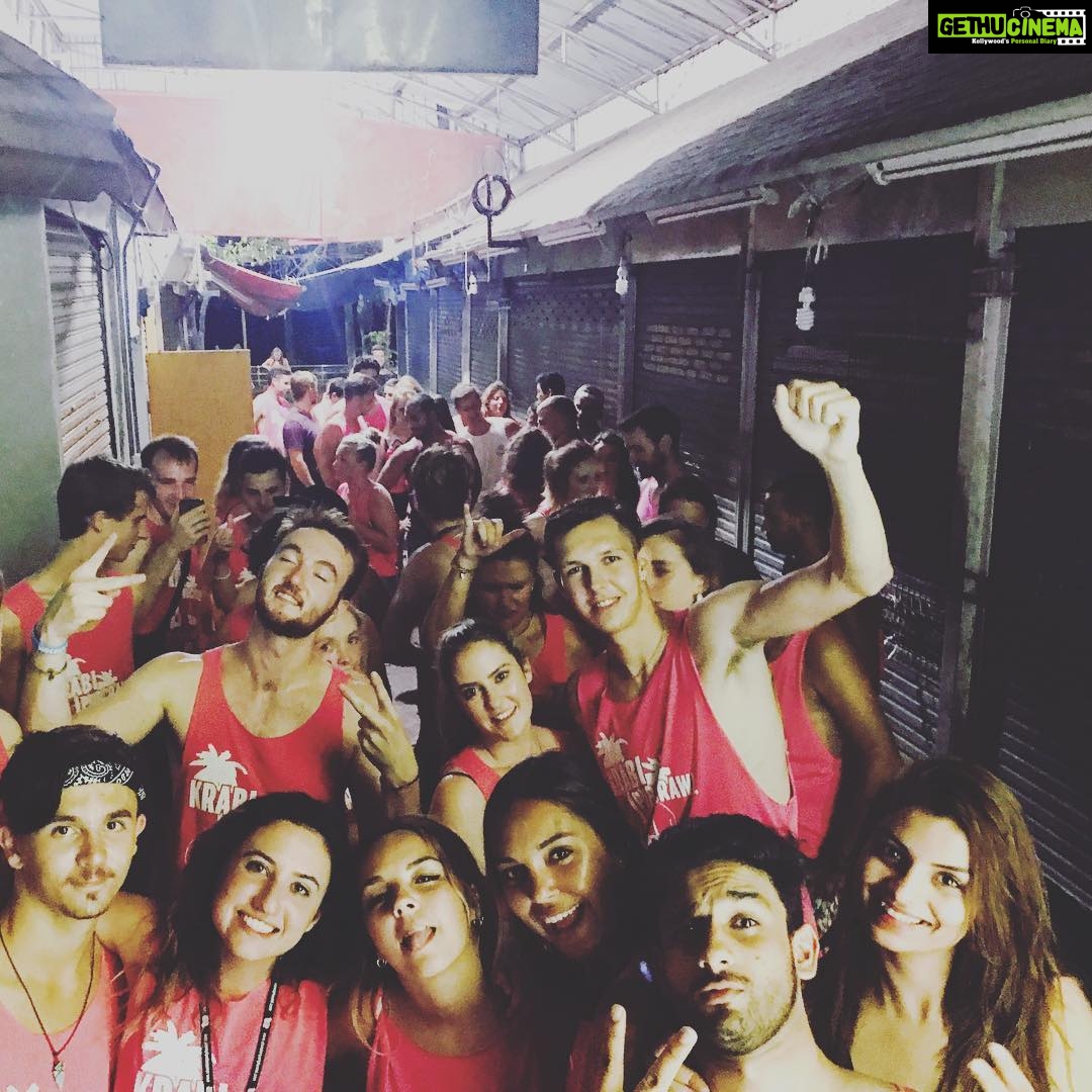 Anveshi Jain Instagram - #slumberpartyhostel #peoplefromtheworld #day2 #adventurehardpartyhard #goals#peoplefromtheworld #krabiisland #goodlife #slumberkins