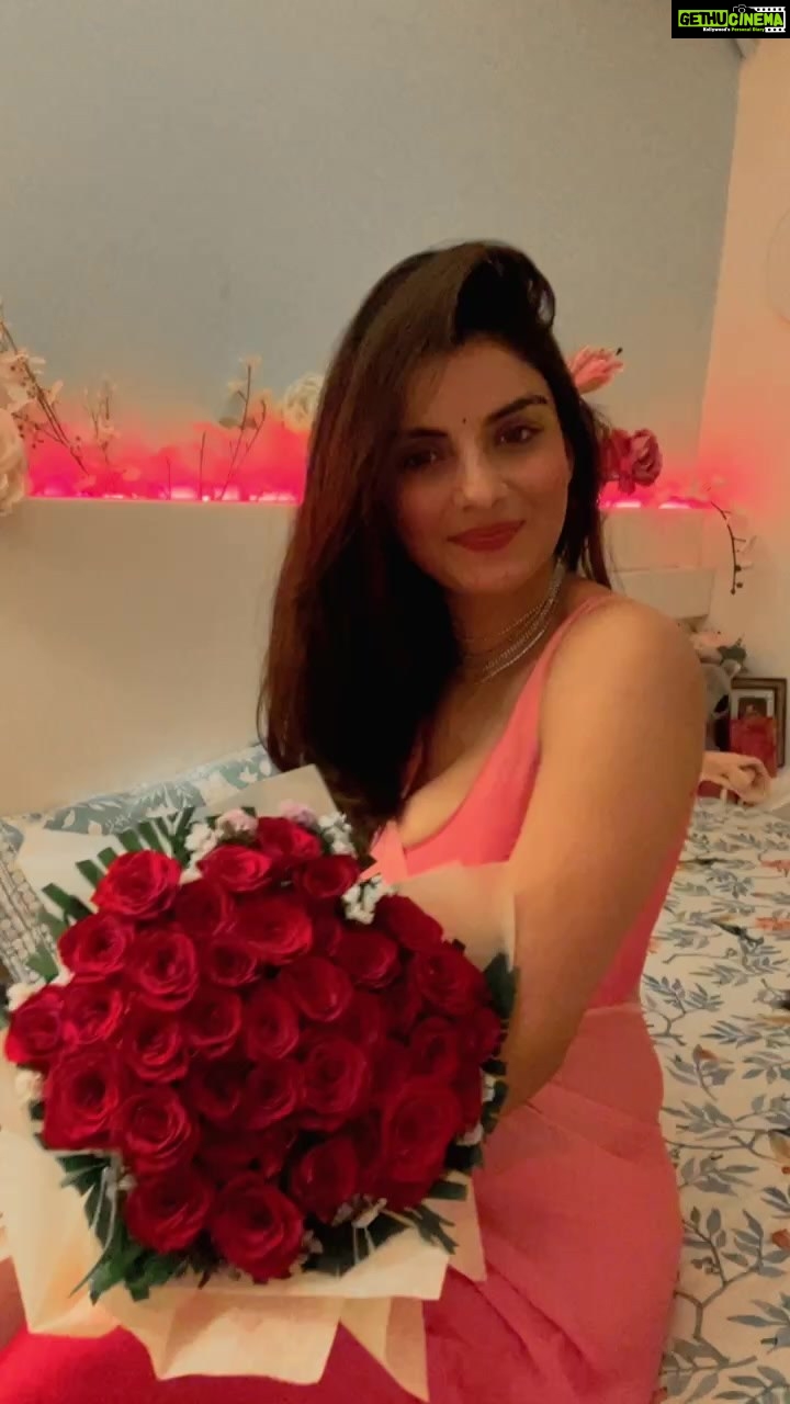 Anveshi Jain Instagram - Well 34000 plus joined me on Live ! Me wearing Indian does that to you π, hai na !!! how beautiful I felt meeting my oldest friends /fans on exclusive live on Facebook. I will be organising more online events like this one ! Look out for the update on Facebook & here. Ps :- I love dressing up in saree for you ! π #anveshijain #live #saree #sareelove #instagood #ootd #instafashion #mood #24million #fanbase #loveyou #grateful #to #you