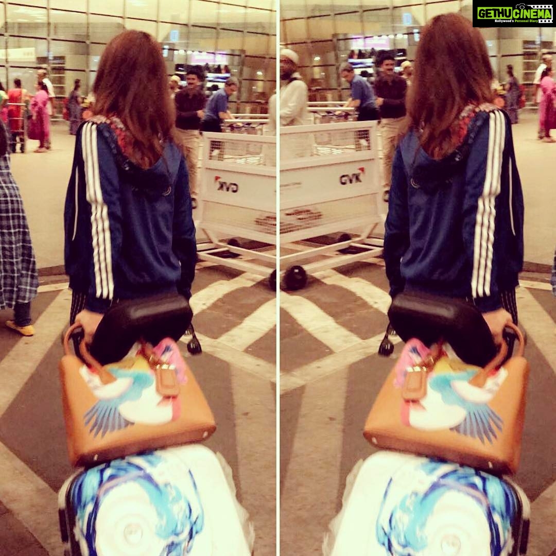 Anveshi Jain Instagram - Just imagine ! Anveshi jain going pattaya alone 😉#solopreneur Chattrapati Shivaji International Airport,new Terminal No.2.