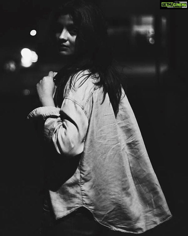 Anveshi Jain Instagram - The way moon disappears into the night and comes back full bright. That's what I'll do. #photography @pranjal_kjain