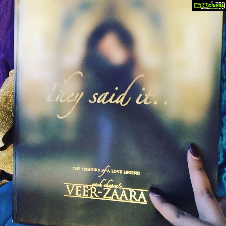 Anveshi Jain Instagram - #yashrajfilms #studio #veerzaara #memorybook #shahrukhkhan