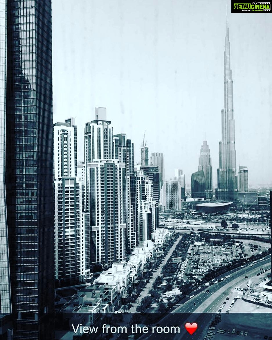 Anveshi Jain Instagram - #burjkhalifa #magnificent dubai #dxb#