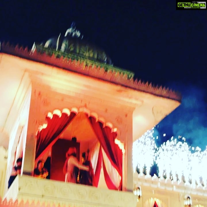 Anveshi Jain Instagram - Jaimala✨ #weddinggoals #voiceovers #mc#anveshinjain#luxurylife #thatmoment #memorylane #m #inlovewithlove Taj Lake Palace, Udaipur, India