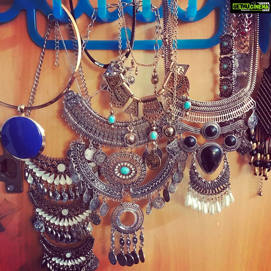 Anveshi Jain Instagram - Fond of these statement Jewellery! ❤️️✨