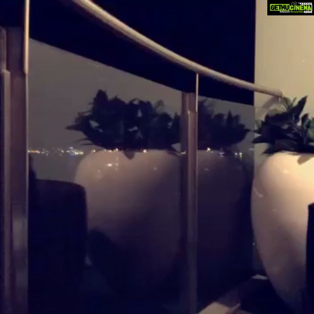 Anveshi Jain Instagram - My friend's bful house in Luanda Angola #celebrationight #dinner#friends#seaviewvilla #instagram#instalife #somuchfun #lifecouldntbebetter