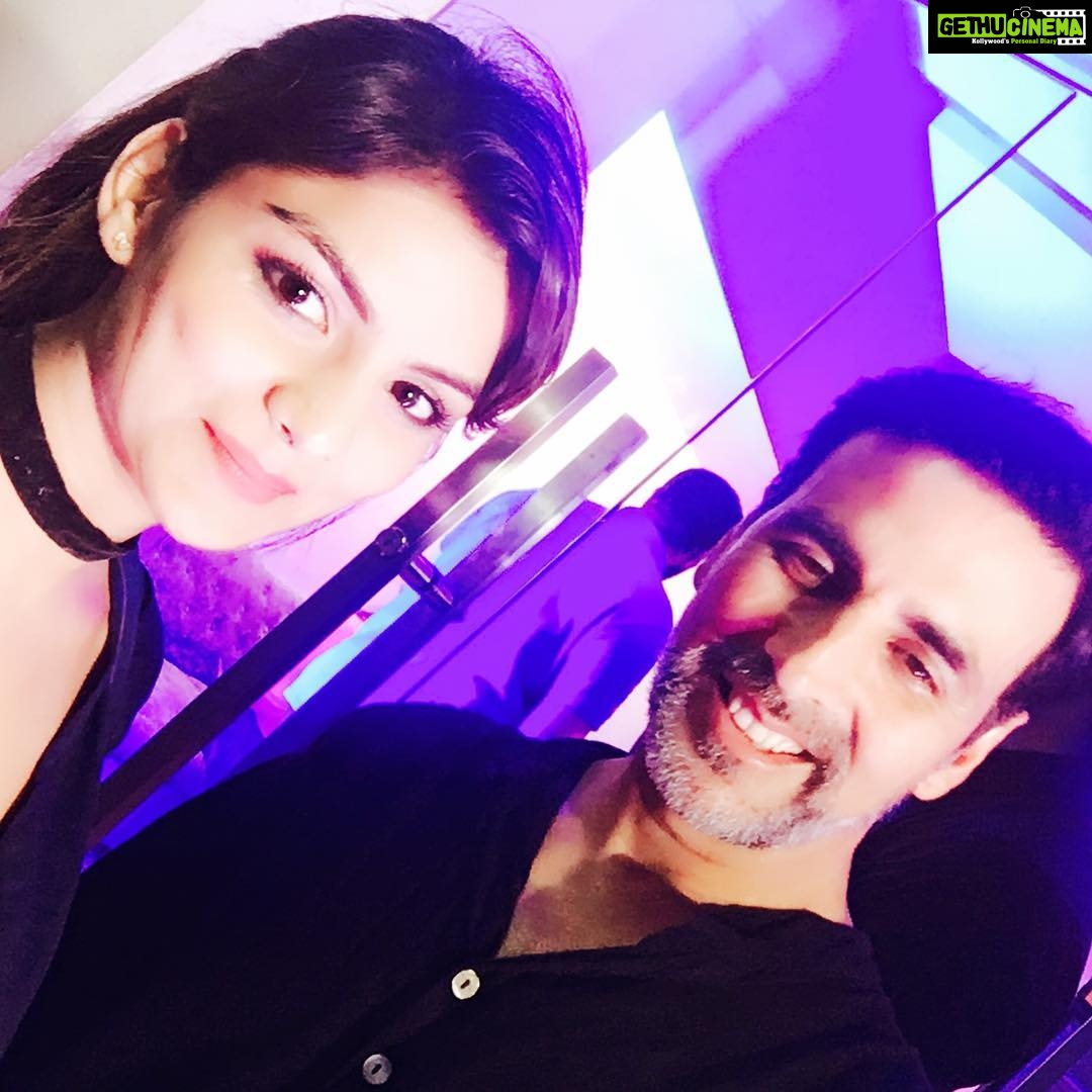 Anveshi Jain Instagram - #Akshay #urf#Rustompaveri#rustomspecial screening #celeblife #ambhitabh bacchan #abhishekbacchan#soha ali khan##kunal khemu#isha doel#shopiee#illianadcruz #muchgratitude