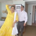 Anveshi Jain Instagram - Yeh jitna socha tha usse kahin jada mil gya life main !!!! So blessed to see this day ! I live for moments like this . This is pretty much what my definition of success is - Mom dad being happy ! Now you can too listen to my Raataan lambiyaan Audio mix on all the platforms! I will share the links soon ! I love you❤️ Soho House Mumbai