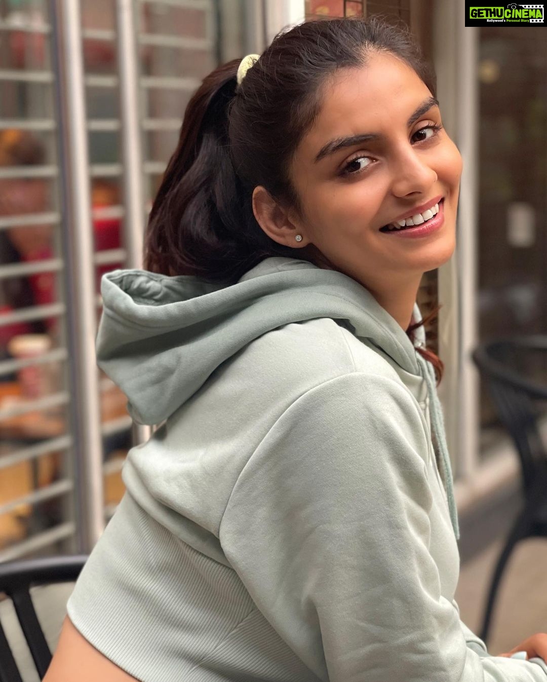 Anveshi Jain Instagram - I realised having black coffee in coffee shops is next level self control ! I used to be this double ice cream blended cold coffee with whipped cream, girl ! What a waste of my taste palettes 😛 Mumbai, Maharashtra