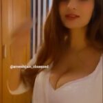 Anveshi Jain Instagram - 1 year of live in 1 reel ! बहाना ज़रूर बिंदी का है , पर लाक्डाउन के वो दिन आज याद आ गये ❤️ Apko konsa look sabse accha laga ? This white saree look had a great response … ! #reels #reelsinstagram #bindi #saree #sareelove #love #instagram #throwback #missingyou #anveshijain