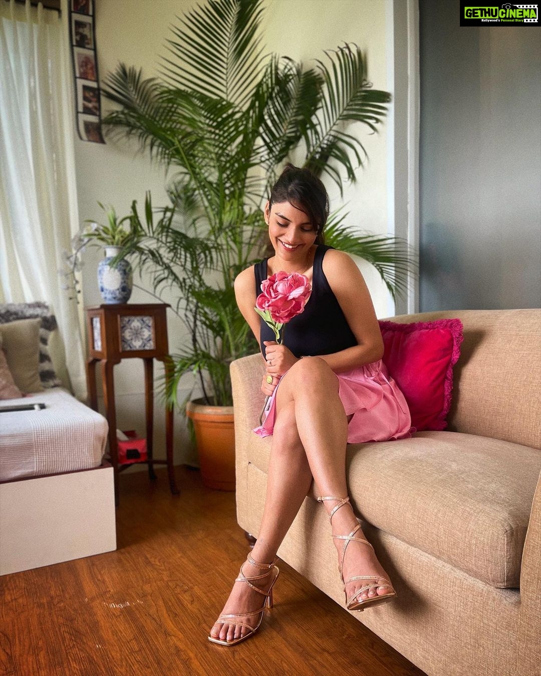 Anveshi Jain Instagram - My Show “Tera Chhalava “ promotions from home in such a lovely weather i am enjoying talking about my Show .. why don’t you also enjoy watching it only on @hungama_play . First episode watch for Free ! Mumbai, Maharashtra