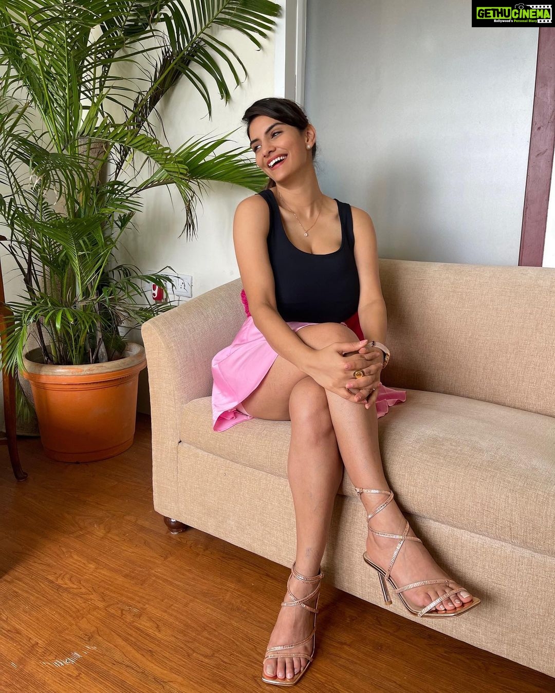 Anveshi Jain Instagram - My Show “Tera Chhalava “ promotions from home in such a lovely weather i am enjoying talking about my Show .. why don’t you also enjoy watching it only on @hungama_play . First episode watch for Free ! Mumbai, Maharashtra