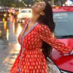 Anveshi Jain Instagram - You can clearly tell mujhe baarish behad pasand hai !! Apko inme se konsi picture acchi lagi ? I love the first one .. glossy roads & lights are adding such beautiful elements to the frame ! #love #rains #instagood #instagram #photography #photoshoot #ootd #evening #vibes #instadaily #anveshijain