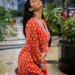 Anveshi Jain Instagram - You can clearly tell mujhe baarish behad pasand hai !! Apko inme se konsi picture acchi lagi ? I love the first one .. glossy roads & lights are adding such beautiful elements to the frame ! #love #rains #instagood #instagram #photography #photoshoot #ootd #evening #vibes #instadaily #anveshijain
