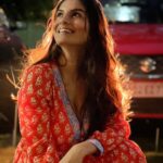 Anveshi Jain Instagram - You can clearly tell mujhe baarish behad pasand hai !! Apko inme se konsi picture acchi lagi ? I love the first one .. glossy roads & lights are adding such beautiful elements to the frame ! #love #rains #instagood #instagram #photography #photoshoot #ootd #evening #vibes #instadaily #anveshijain