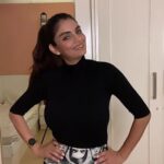 Anveshi Jain Instagram - Towards the end I mentioned about one thing that I tell my fans on the App ! 🎁