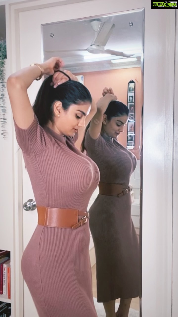 Anveshi Jain - 259.5K Likes - Tumne kaise main batau....
#reels #instagood #instagram