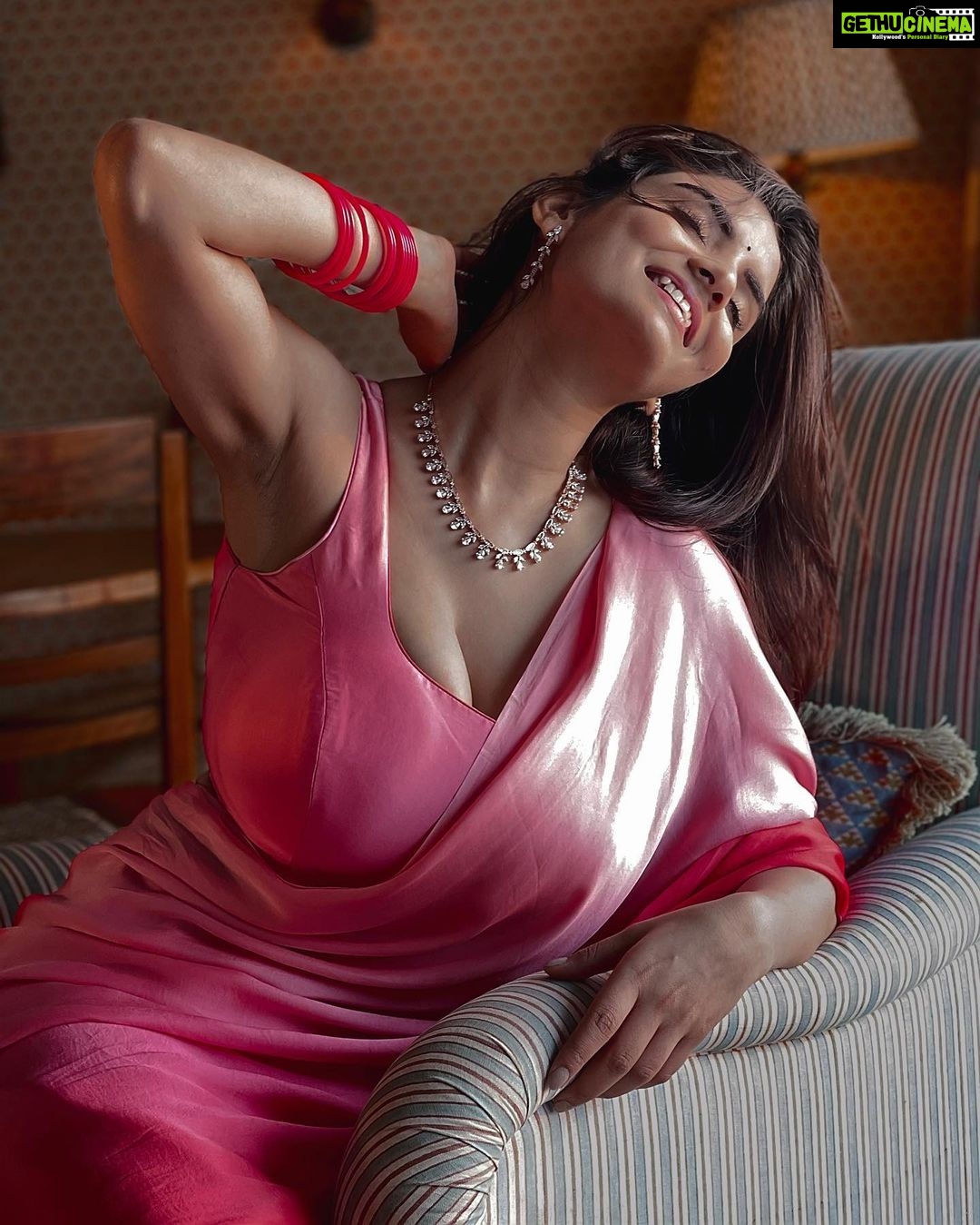 Anveshi Jain - 284.3K Likes - New content coming soon !!!!