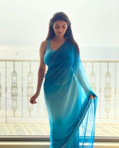 Anveshi Jain Instagram - I Surrender to you my audience .I am because of you . You are my power.... India