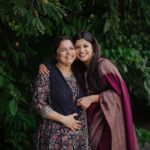 Aparna Balamurali Instagram - Happy birthday Mummyji❤️❤️ @sobhathekkeadiyat PC: @shabeerzyed_photography