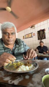 Ashish Vidyarthi Instagram - Delicious Makki ki Roti, Kali Daal aur Kadhi Chawal at Bahadur dhaba before Mandi at Bhagi Banora on Manali Highway near Bilaspur😍😋 #dhaba #reelitfeelit #reelkarofeelkaro #dhabafood #makkekiroti #kalidaal #kadhichawal #food #foodie #ashishvidyarthi #actorvlogs #actorslife #bts #yummy #foodreels #ashishvidyarthiactorvlogs